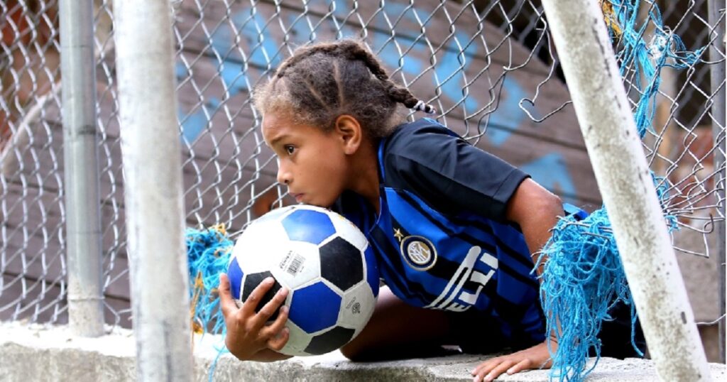 Escola de futebol na Venezuela: a história de Juliette e Wendhris