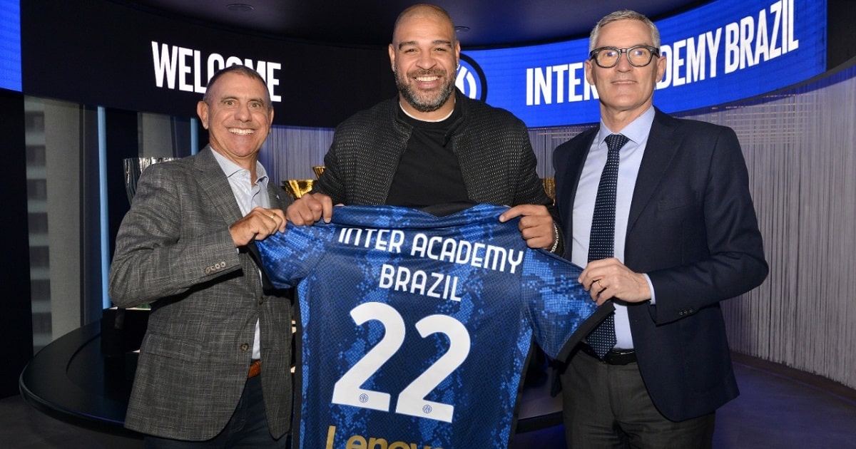 Adriano ao lado de Jonas Teixeira, CEO da Inter Academy Brazil