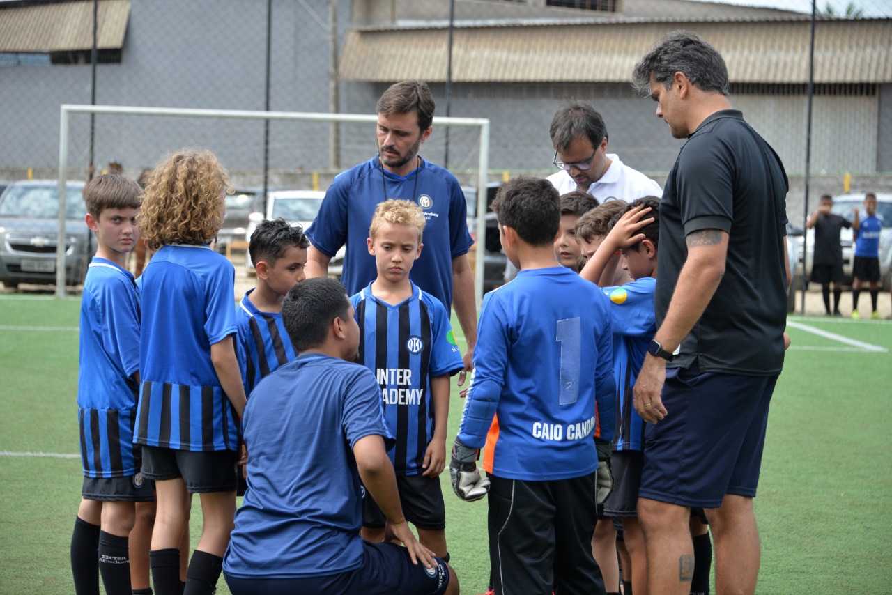Fotos das atividades da escolinha de futebol em Vila Velha/ES